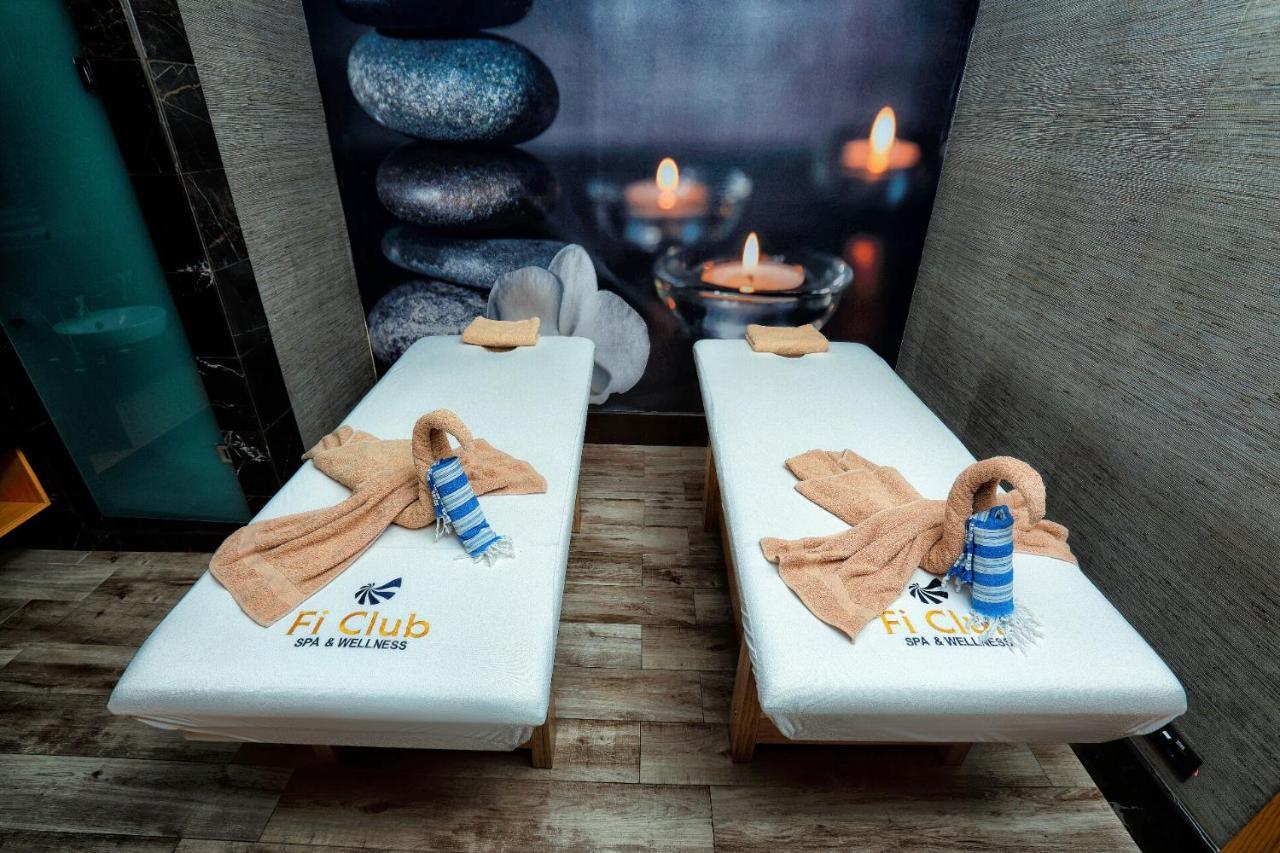 The Green Park Gaziantep Kültér fotó Massage beds at a spa